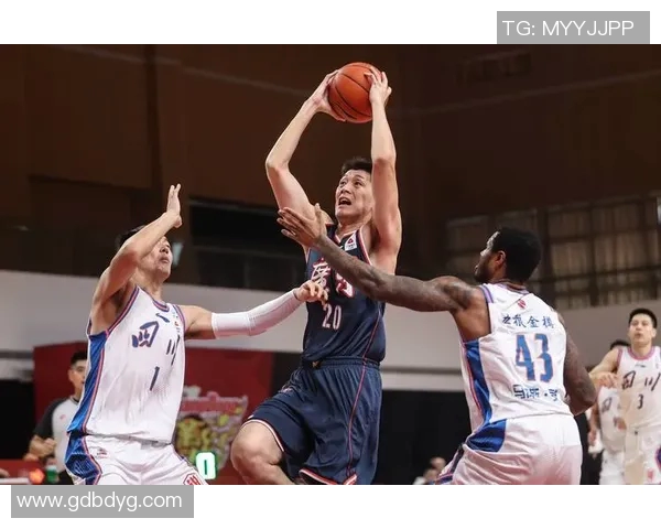 任骏飞的篮球之路:从青涩少年到CBA明星的奋斗历程与成长故事 任骏飞的篮球之路:从青涩少年到CBA明星的奋斗历程与成长故事